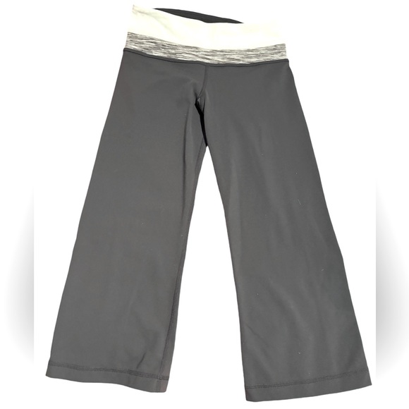 Lululemon Groove Crop Pant Reversible Gray/White/Heather Gray Size 2 NWOT New! - Picture 3 of 8